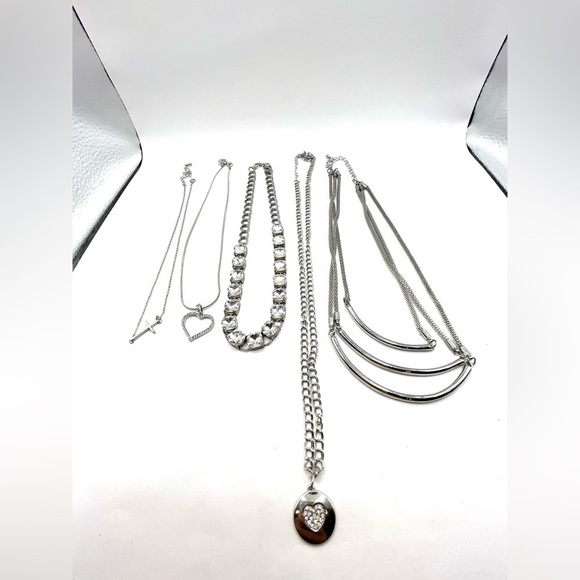 Necklaces Lot 5 Assorted Necklaces Silver Tone Necklaces - Picture 6 of 14